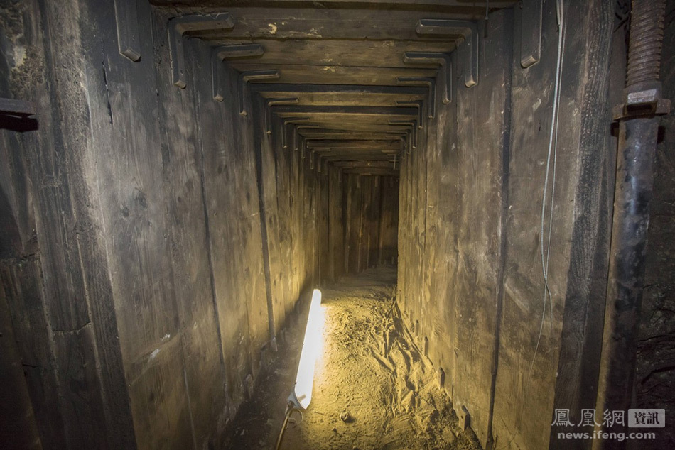 大盗挖出通向金库隧道 盗走100个保险柜