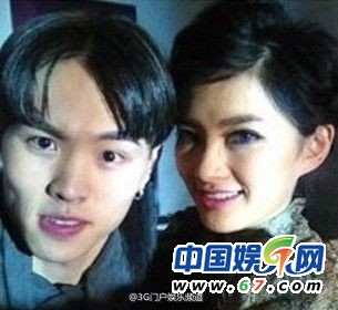 张玮丁丁亲密照