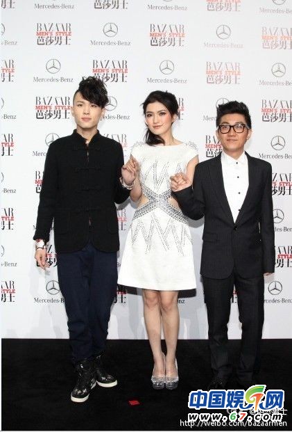 张玮丁丁亲密照