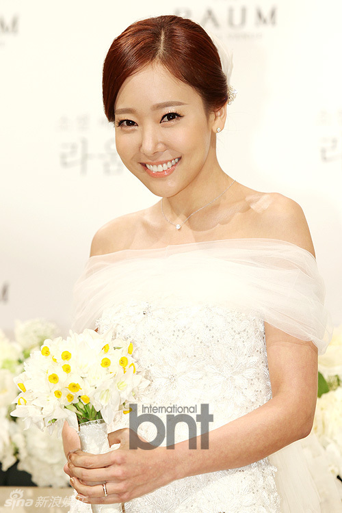 苏幼珍嫁大15岁新郎温婉动人众女星盛装现身组图