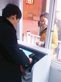 青岛站启用实名制验票机 5秒搞定