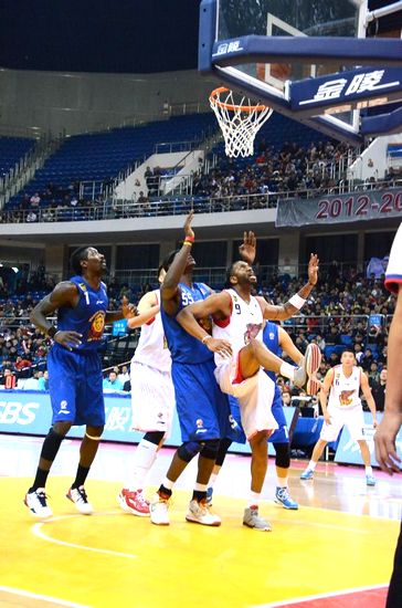 双星两个加时2分险胜天津 惨烈迎来5连胜 双星两个加时2分险胜天津 惨烈迎来5连胜