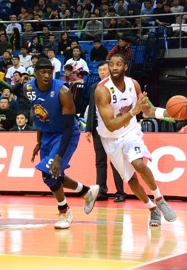 双星两个加时2分险胜天津 惨烈迎来5连胜 双星两个加时2分险胜天津 惨烈迎来5连胜