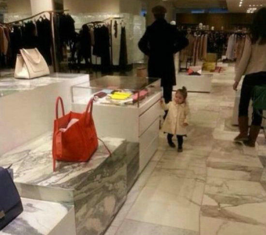 贝克汉姆一家逛奢侈品店 小七巡视似贝嫂时尚顾问