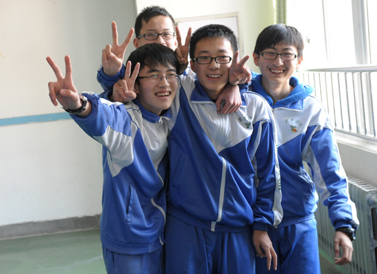 青大附中老师跳江南style激励学生