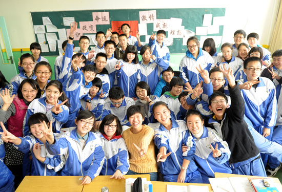 青大附中老师跳江南style激励学生