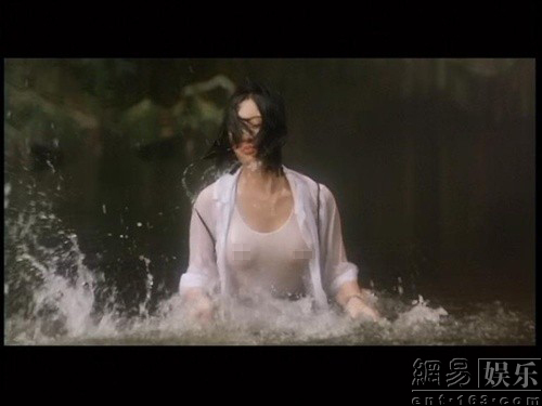 36F豪乳艳星彭丹参与政协 昔日情色片剧照曝光