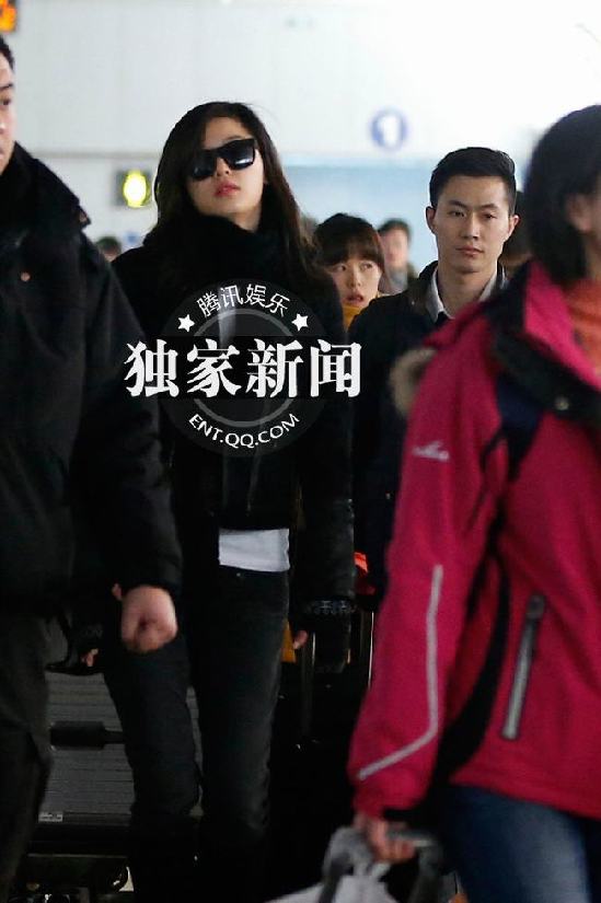 全智贤抵京众人簇拥