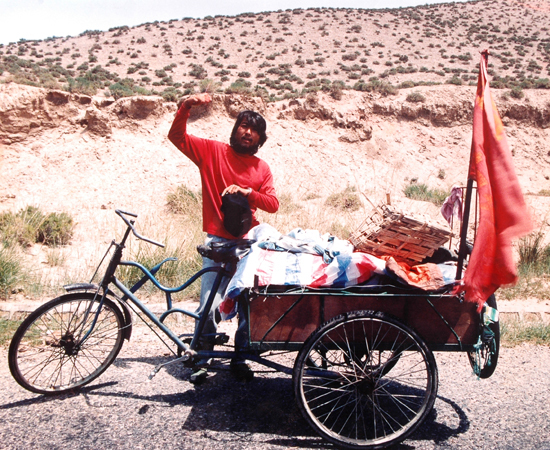 小麦岛流浪王 中国阿甘骑三轮走中国