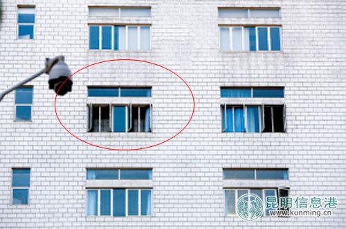 事发现场502(红圈内)的窗户还开着。记者张玉杰\摄