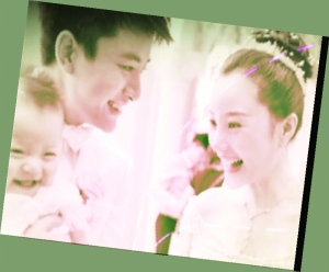 李小璐公开晒出女儿正面照 幸福全家照曝光(组图)