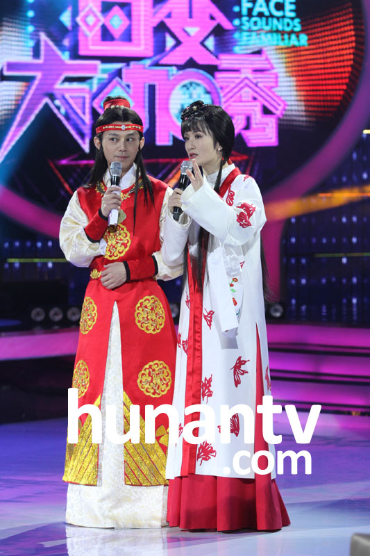 谢娜何炅玩摇滚版《红楼梦》 坡姐带黑超一秒变摇滚林黛玉