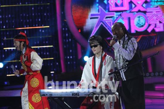 谢娜何炅玩摇滚版《红楼梦》 坡姐带黑超一秒变摇滚林黛玉