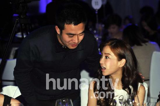 Angelababy高圆圆同台白裙拼艳 baby“桃花”不断高圆圆显冷落