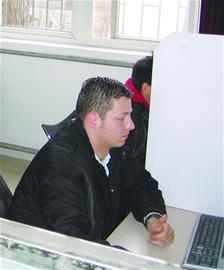 交规题摸不着门道考得老外也直挠头