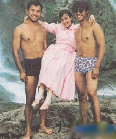 内地五大名导雷人旧照曝光 陈凯歌“晾蛋”张艺谋玩半裸