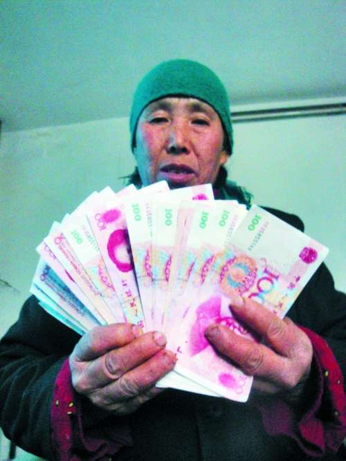 河南58岁果农卖苹果