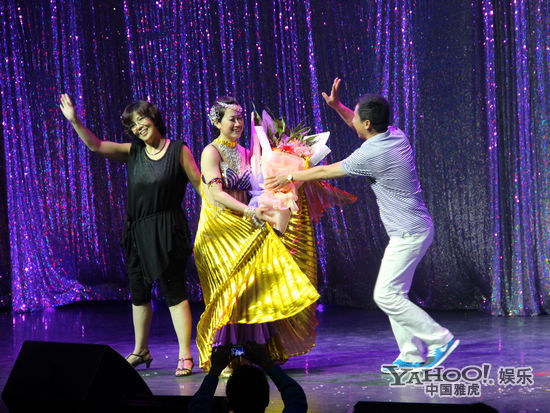 芙蓉姐姐跳肚皮舞 水蛇腰反弹遭网友吐槽