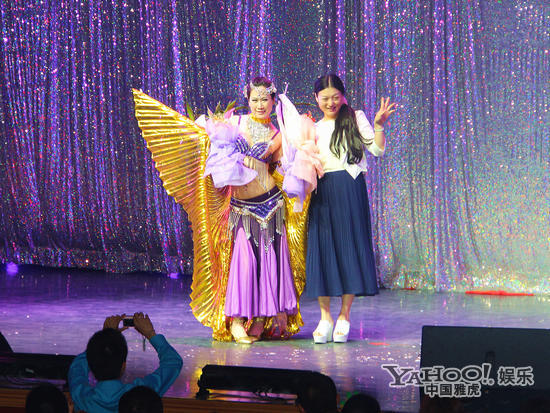 芙蓉姐姐跳肚皮舞 水蛇腰反弹遭网友吐槽