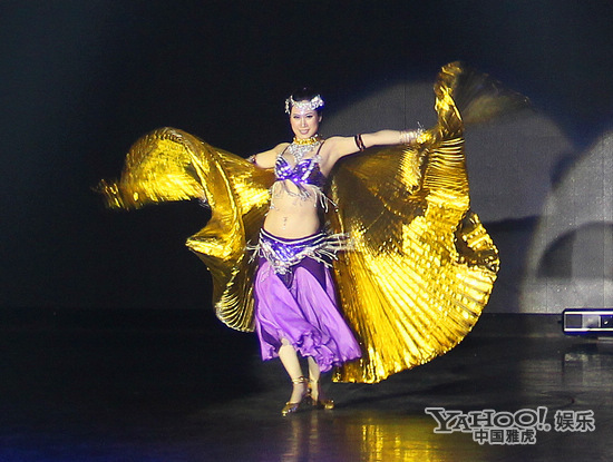 芙蓉姐姐跳肚皮舞 水蛇腰反弹遭网友吐槽
