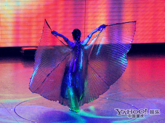 芙蓉姐姐跳肚皮舞 水蛇腰反弹遭网友吐槽