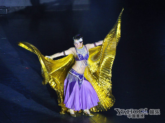 芙蓉姐姐跳肚皮舞 水蛇腰反弹遭网友吐槽