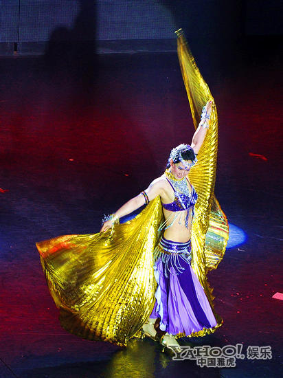 芙蓉姐姐跳肚皮舞 水蛇腰反弹遭网友吐槽