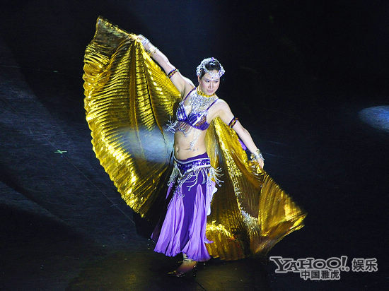 芙蓉姐姐跳肚皮舞 水蛇腰反弹遭网友吐槽