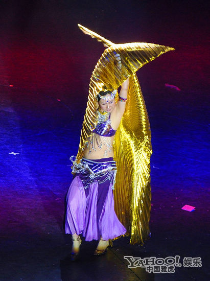 芙蓉姐姐跳肚皮舞 水蛇腰反弹遭网友吐槽