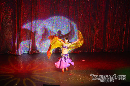 芙蓉姐姐跳肚皮舞 水蛇腰反弹遭网友吐槽