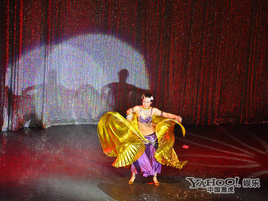 芙蓉姐姐跳肚皮舞 水蛇腰反弹遭网友吐槽