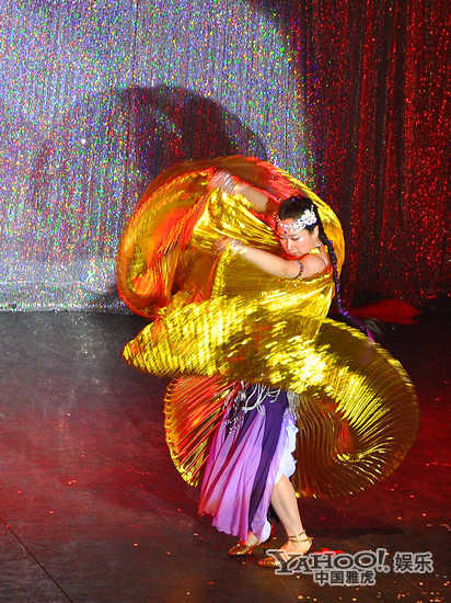 芙蓉姐姐跳肚皮舞 水蛇腰反弹遭网友吐槽