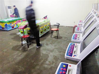 赌客看摄像头确认身份后才放进门