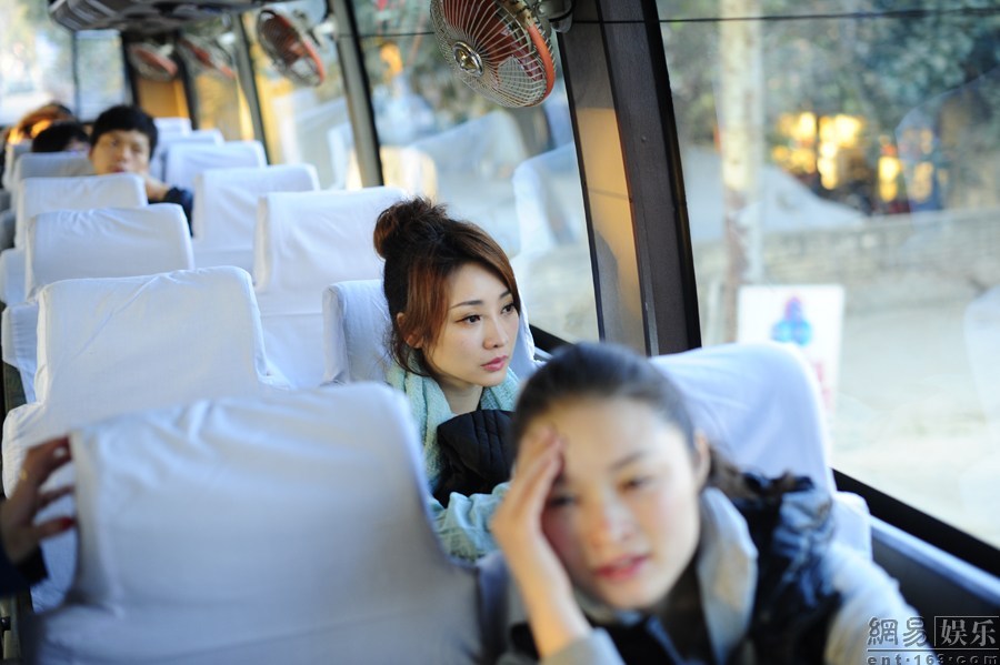 柳岩赴印度瑜伽灵修