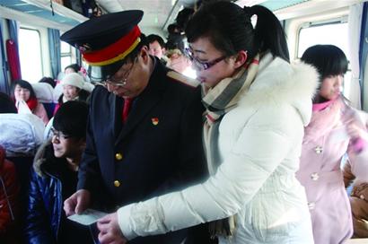 青岛列车员跟车生活揭秘 青岛列车员跟车生活揭秘