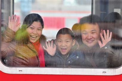 春运首日青岛送客10万人次