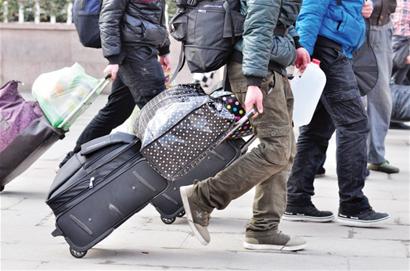 春运首日青岛送客10万人次