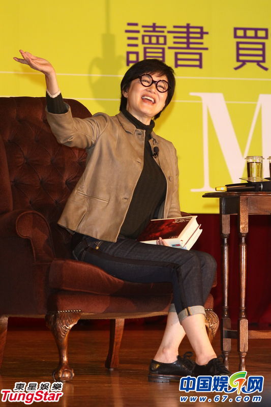 林青霞短发亮相出席活动