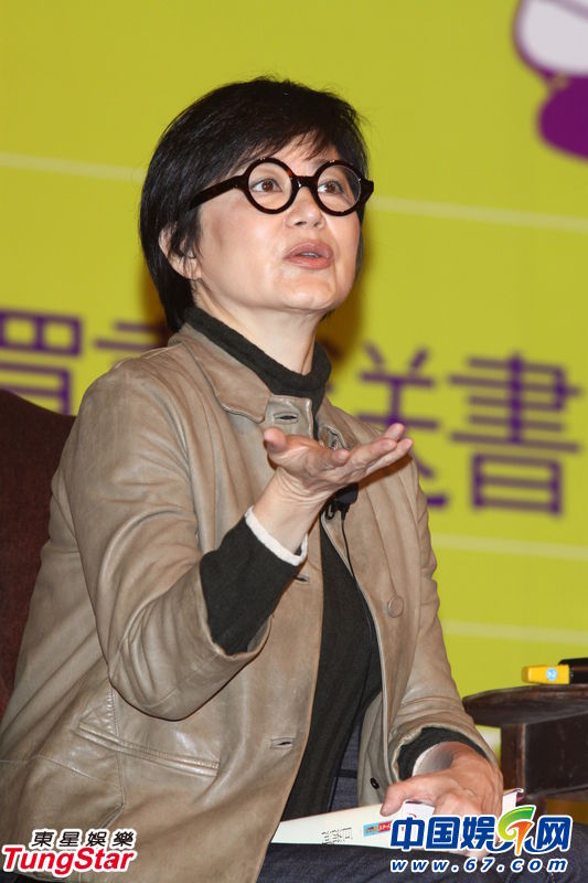 林青霞短发亮相出席活动