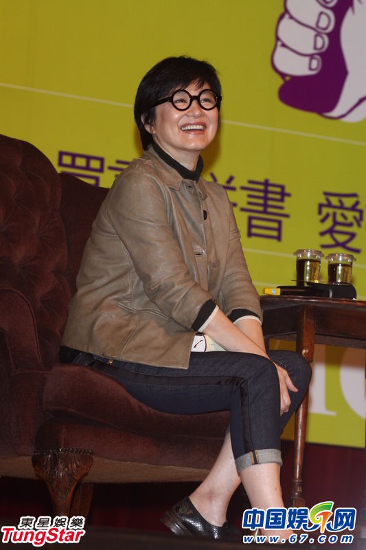 林青霞短发亮相出席活动