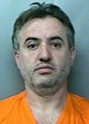 罪犯库吉蒂姆·尼卡加已被关进监狱,摄像头记录下了他和狗发生性关系的过程。