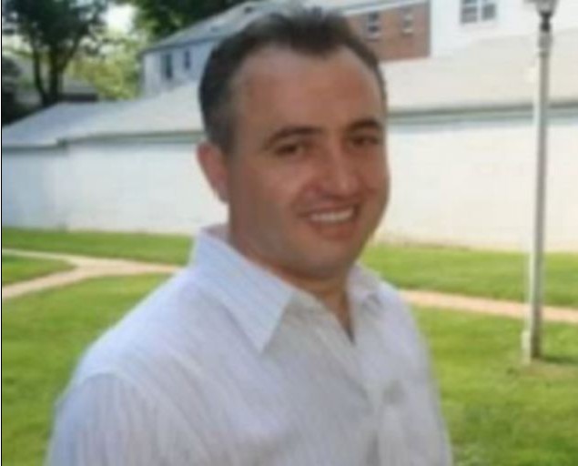 去年2月,尼卡加在莱伊市一个公寓谋得大楼管理员的工作。