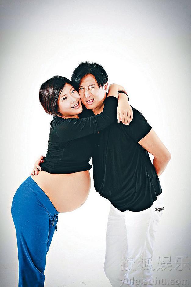 周家蔚临盆在即 秀大肚写真