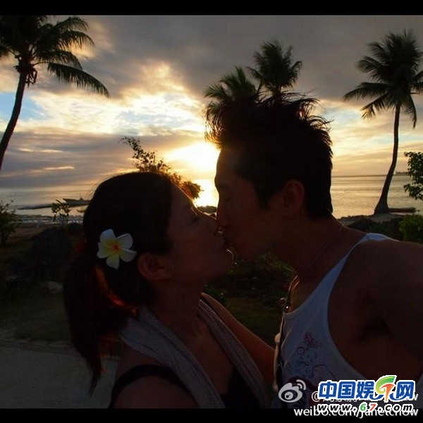 洪天明周家蔚塞班岛造人 度蜜月恩爱秀吻照