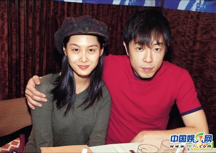 黄贯中朱茵夫妇合影