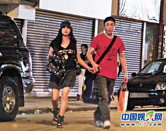 黄贯中朱茵夫妇合影