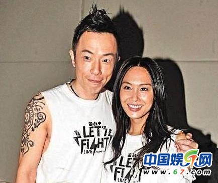 黄贯中朱茵夫妇合影