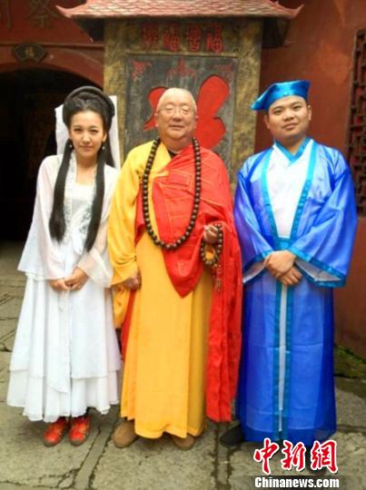 “稻草局长”变“法海” 再推张家界新版江南STYLE