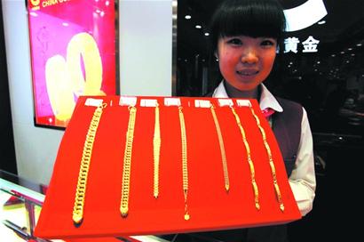 节前市民掀起“淘金”热 节前市民掀起“淘金”热