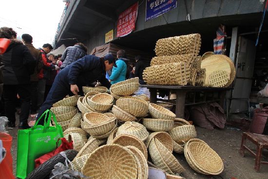 过大年赶大集 李村集场面火爆年味浓
